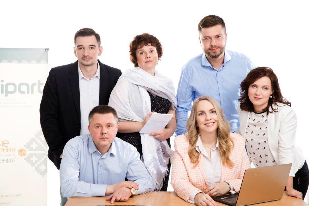 Школа для бюрократа: кто помогает белорусским чиновникам руководить, «как в Европе»?