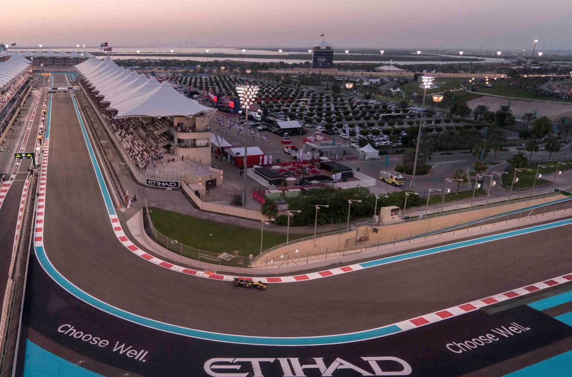 Виктор Лукашенко посетил Гран-при Формулы-1 в Абу-Даби