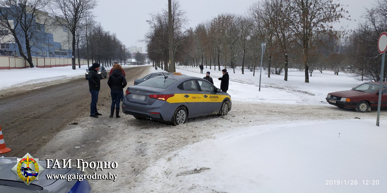 Таксистка попала в ДТП в Гродно, пострадала пассажирка