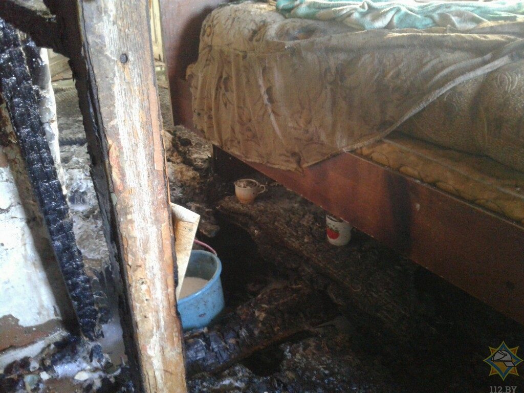 В Рогачевском районе мужчина забрался в чужой дом, устроил пожар и погиб