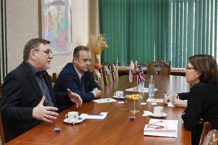 Посол Великобритании встретилась с Геннадием Давыдько