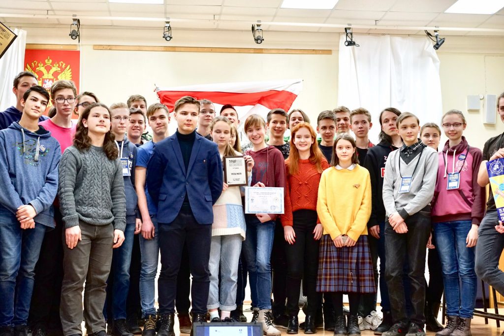 Минские школьники выступили под бело-красно-белым флагом на турнире математиков в России