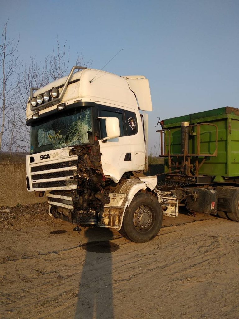 В Сенненском районе из-за животного на дороге фура врезалась в микроавтобус