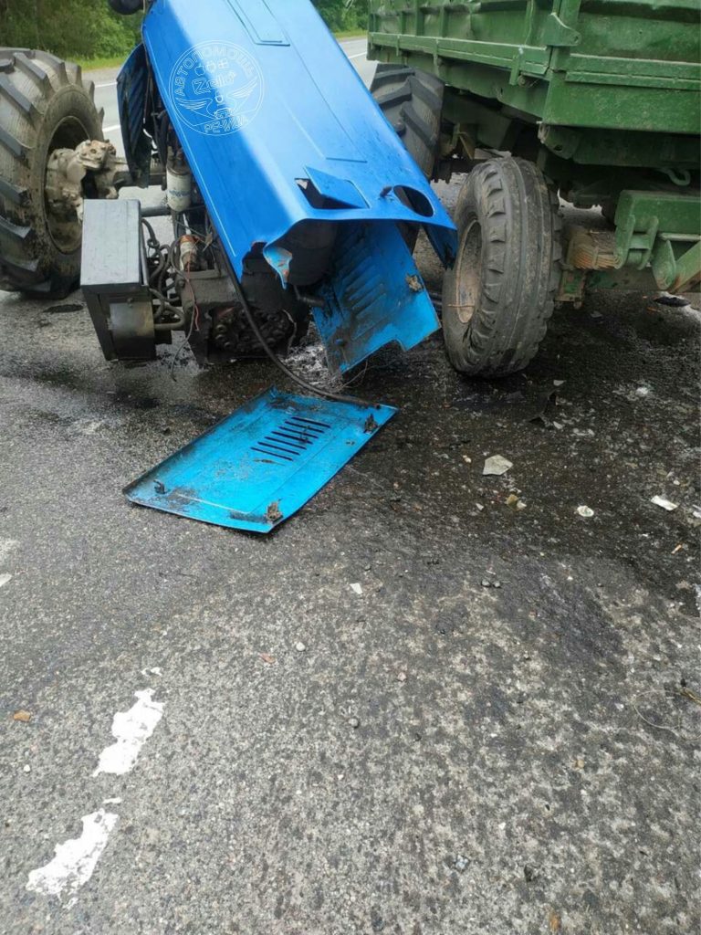 В ДТП под Речицей разорвало трактор