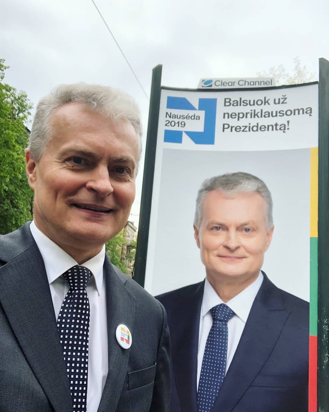 В Литве началось досрочное голосование во втором туре президентских выборов