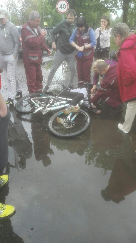 В Могилеве известный фотограф на велосипеде въехал в яму и погиб