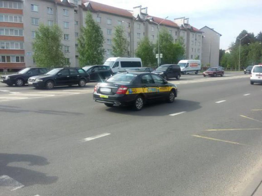 Таксист сбил пятиклассника на переходе в Боровлянах