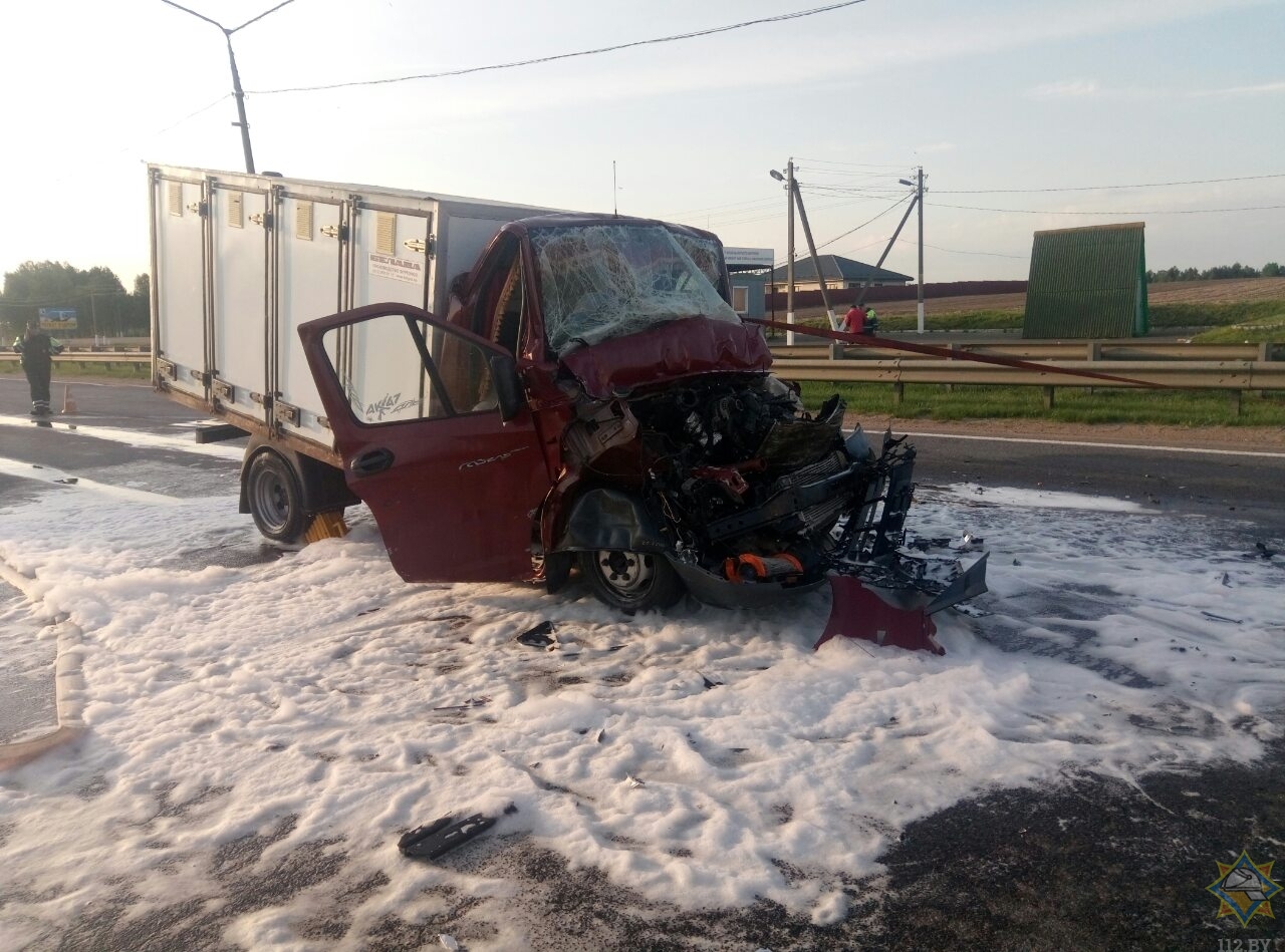 Два грузовика столкнулись в Воложинском районе