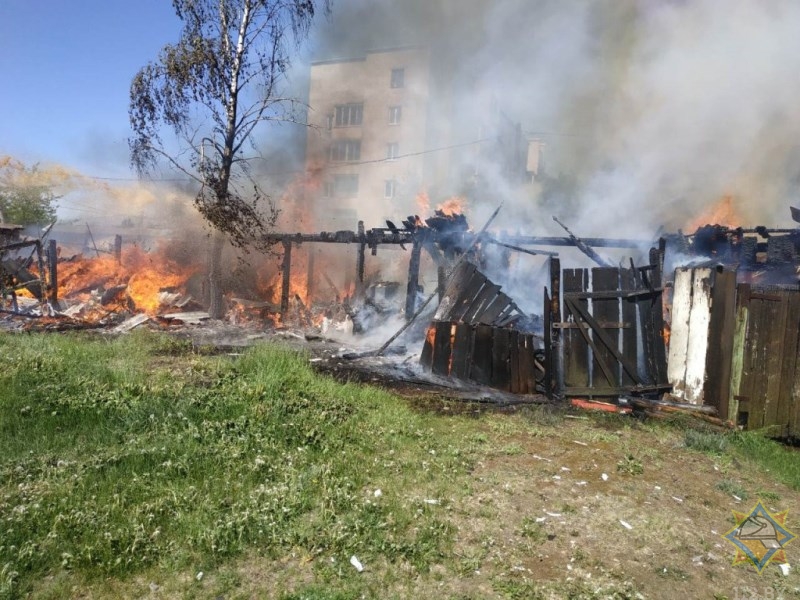 В Полоцке подожгли сараи, жилой дом и магазин