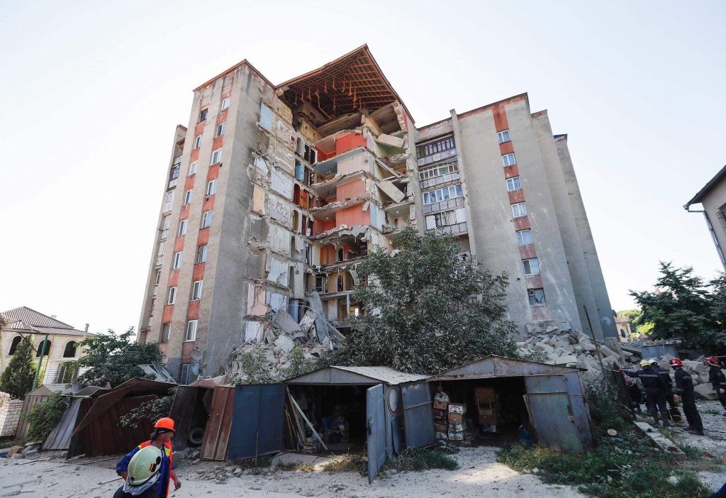 В Молдове рухнул девятиэтажный жилой дом - видео