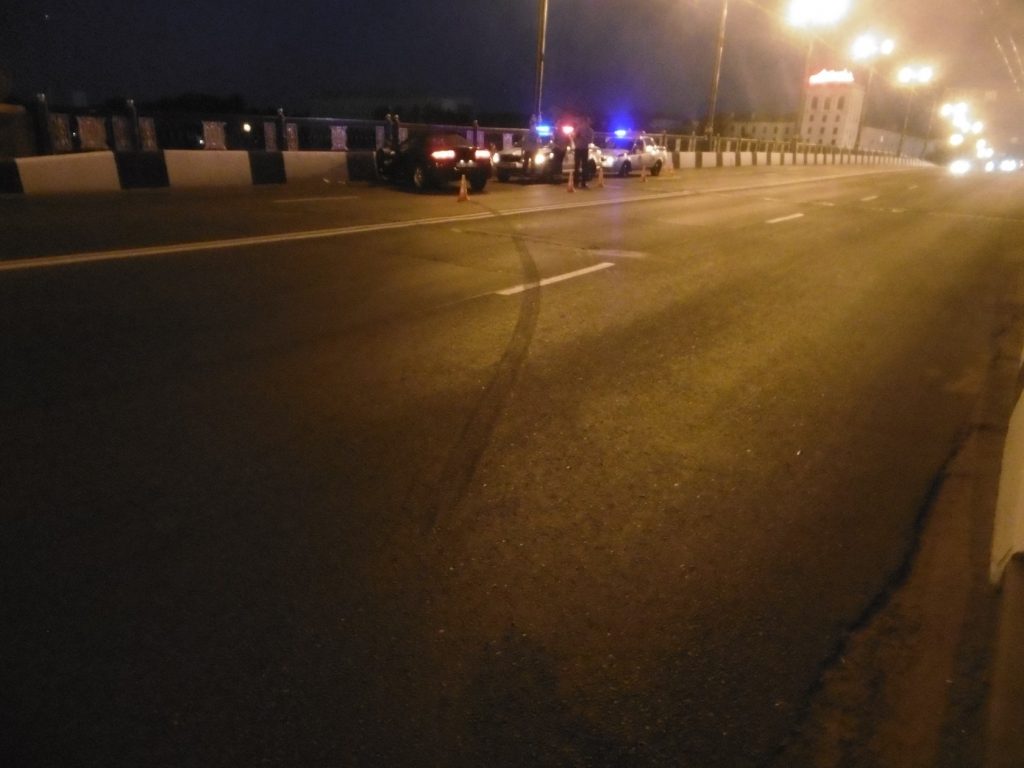 В Витебске пьяный водитель устроил ДТП на мосту