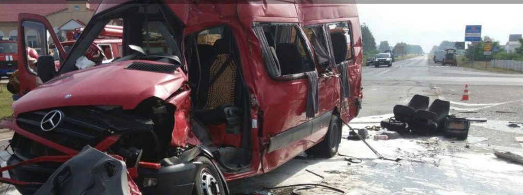 На Брестчине фура протаранила маршрутку с пассажирами, 18 пострадавших