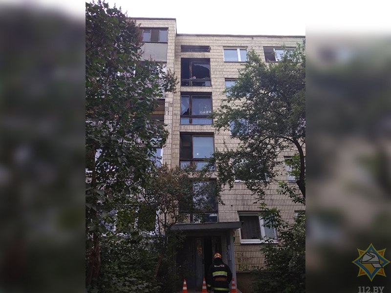МЧС спасло двух человек на пожаре в Минске