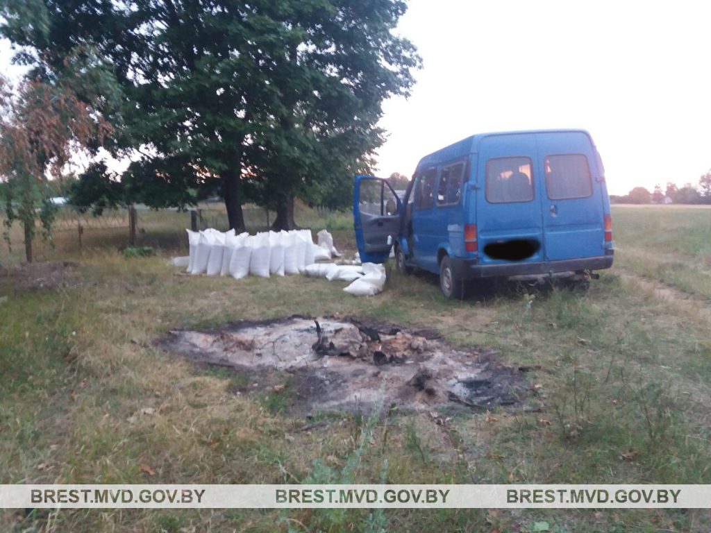 Житель Жабинки вез зерно от одного сельхозпредприятия другому и по дороге его продал