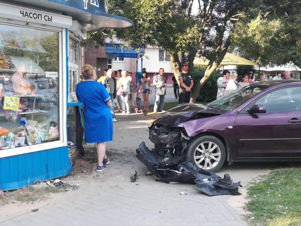 В Гродно водитель парковалась и сбила шестилетнюю девочку на тротуаре