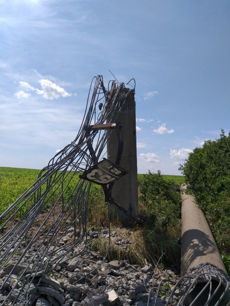 В Гомельской области ветер сломал бетонные опоры линий электропередач