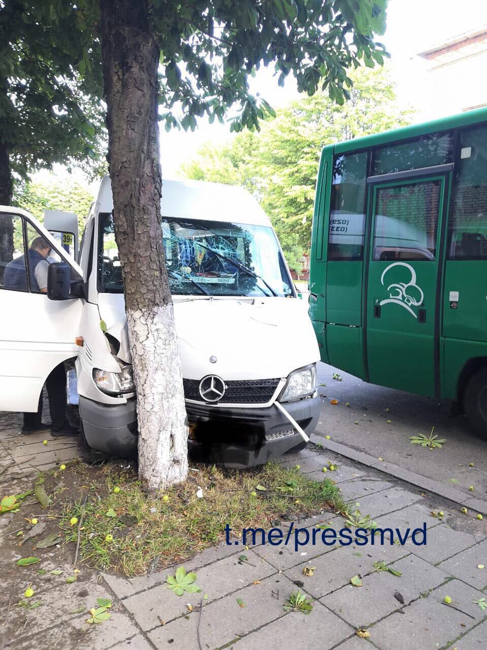 Пять пассажиров маршрутки пострадали в ДТП в Барановичах