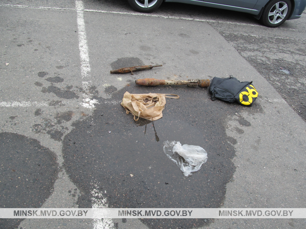 В Минске на рынке пытались продать обрез и снаряд