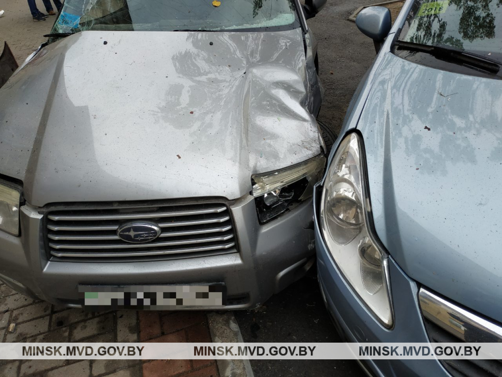 Водитель Subaru разбил четыре легковушки в Минске