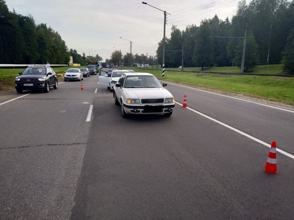 В Новополоцке водителя сбили, когда он доставал знак аварийной остановки
