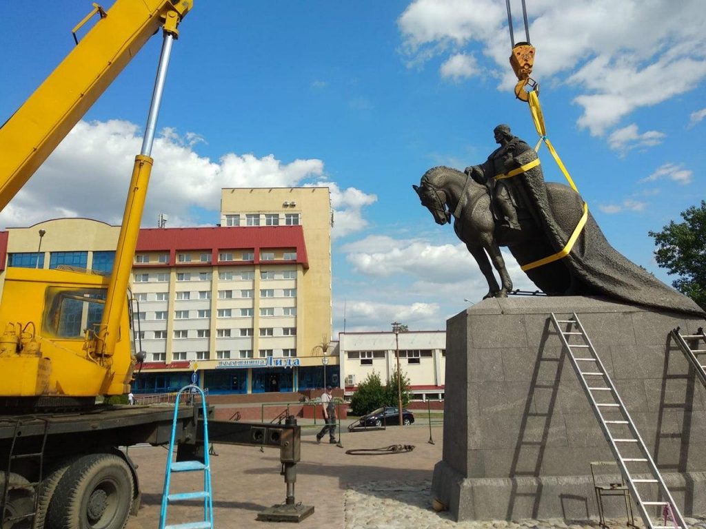 В Лиде устанавливают памятник Гедимину