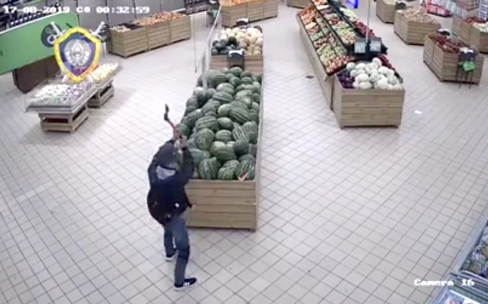 СК показал видео погрома в брестском гипермаркете