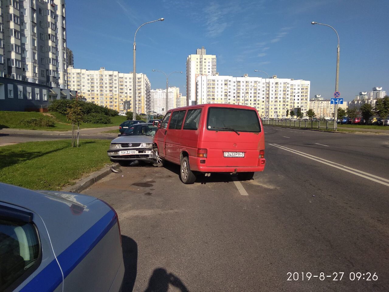Голый мужчина бегал по улице после в ДТП в Минске