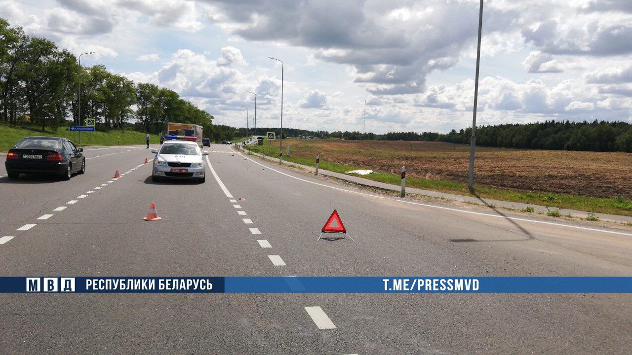 Водитель насмерть сбил женщину на трассе Минск-Мядель и скрылся