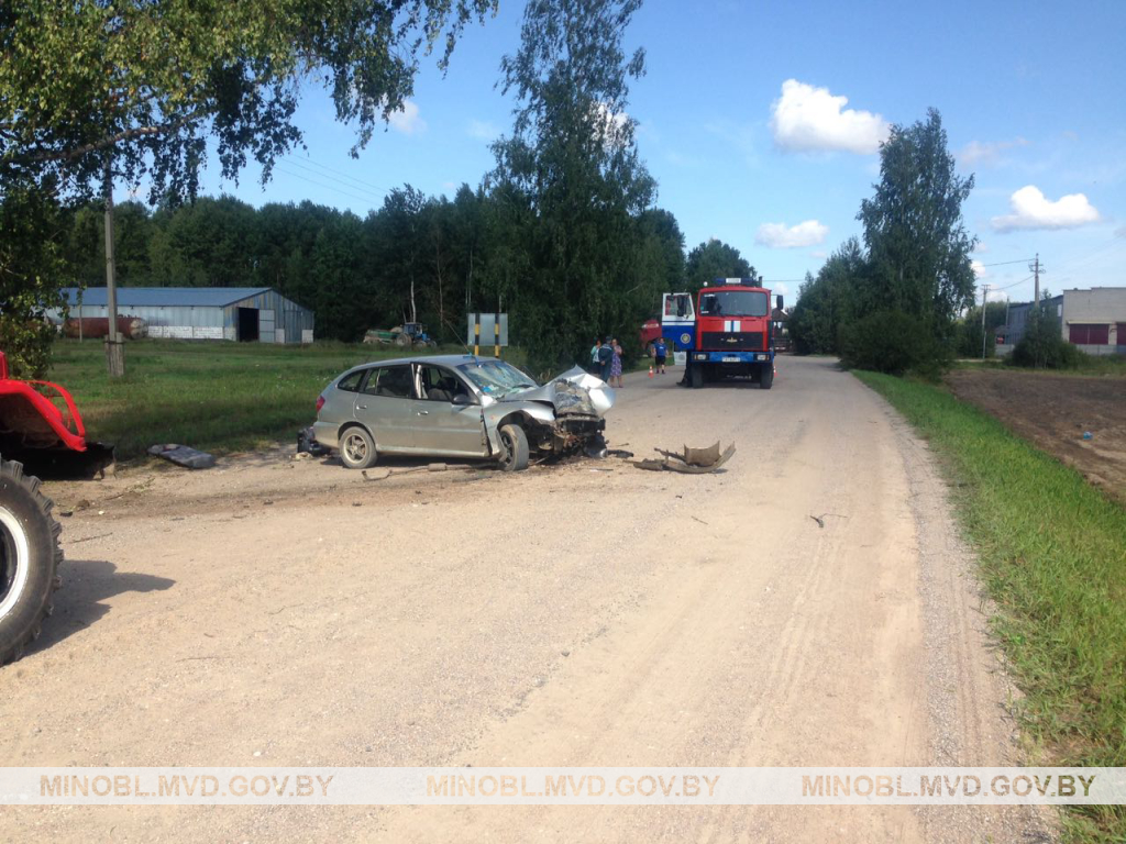 KIA влетела в дерево в Пуховичском районе: двое погибли, один ранен