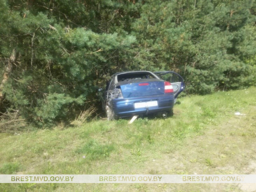 Водитель KIA ушла от МАЗа в кювет в Ляховичском районе