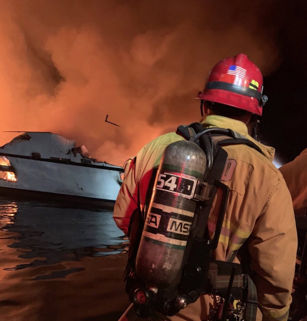 Более 30 человек погибли при пожаре на судне у побережья Калифорнии