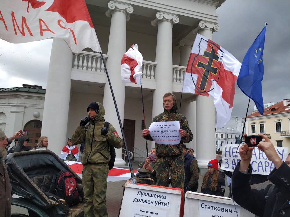 Сторонники Статкевича сожгли удостоверения ЦИК на площади Свободы