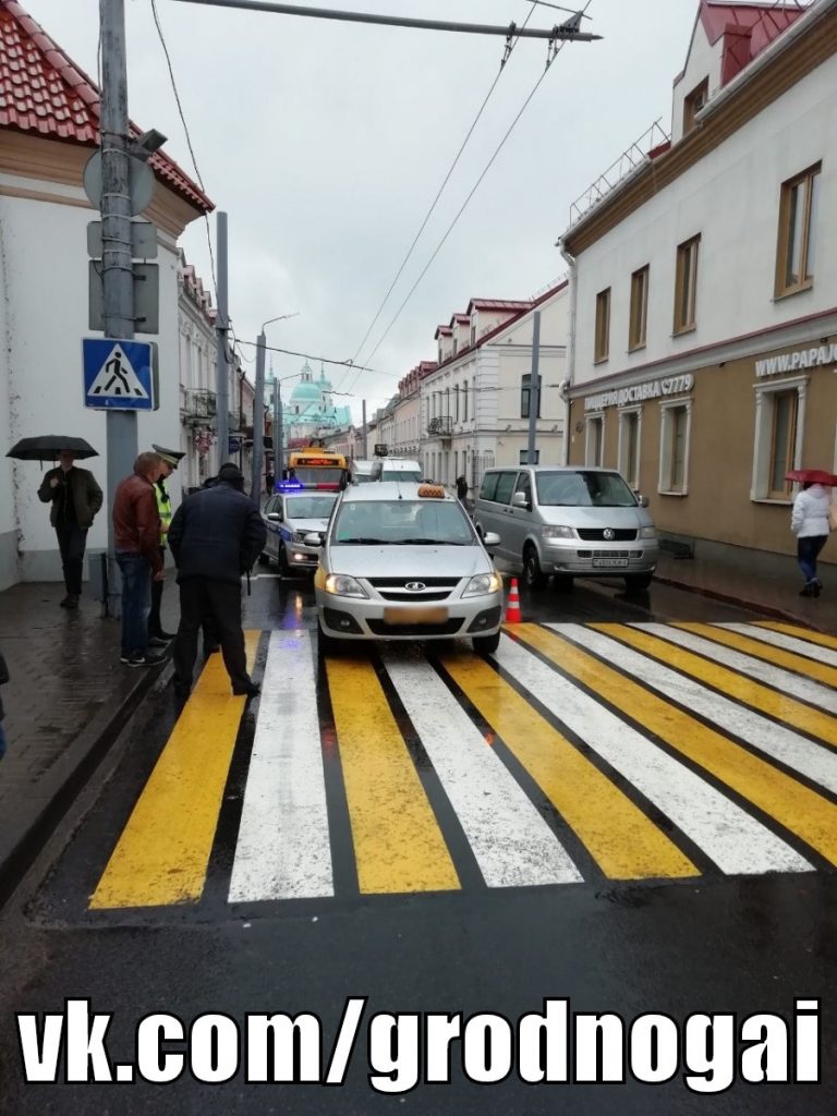 Таксист сбил женщину в центре Гродно