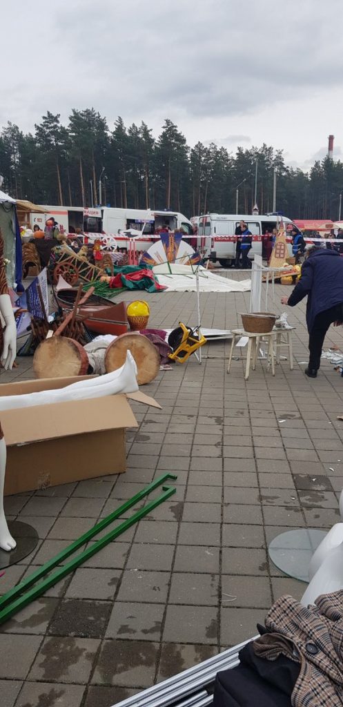 Сильный ветер опрокинул палатку на «Дожинках» в Борисове - пять пострадавших