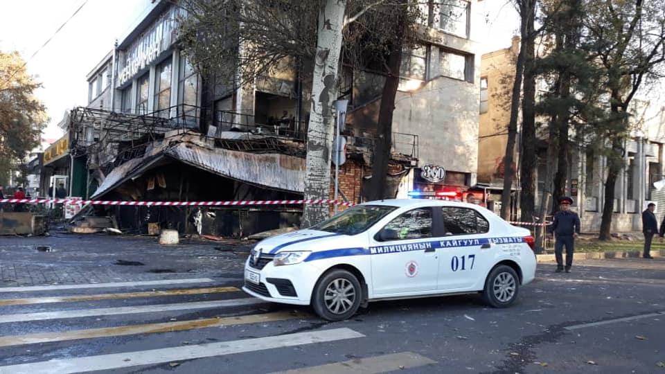 В кафе в центре Бишкека произошли взрывы – один человек погиб