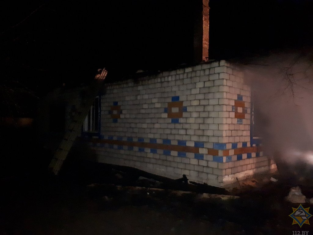 Работник МЧС в свой выходной спас троих на пожаре в Петриковском районе