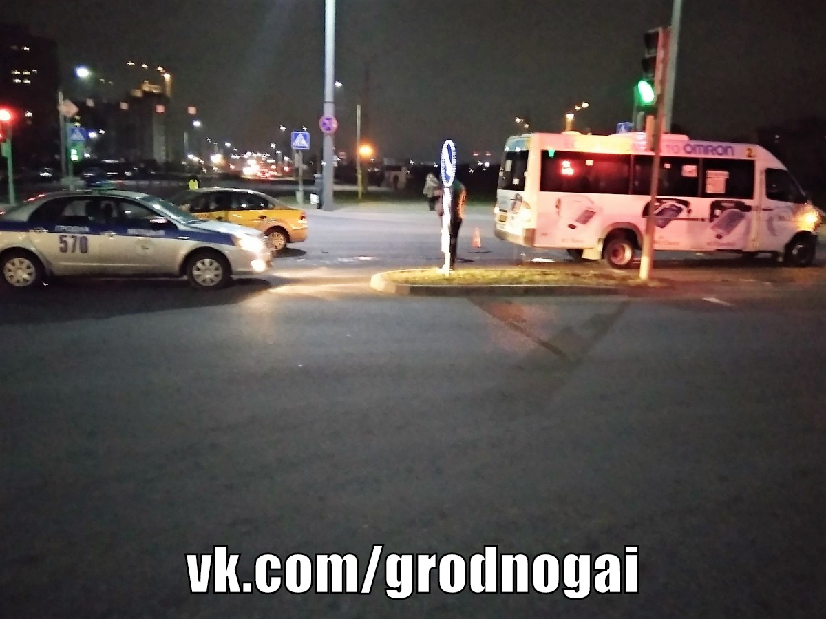 В Гродно столкнулись маршрутка и такси