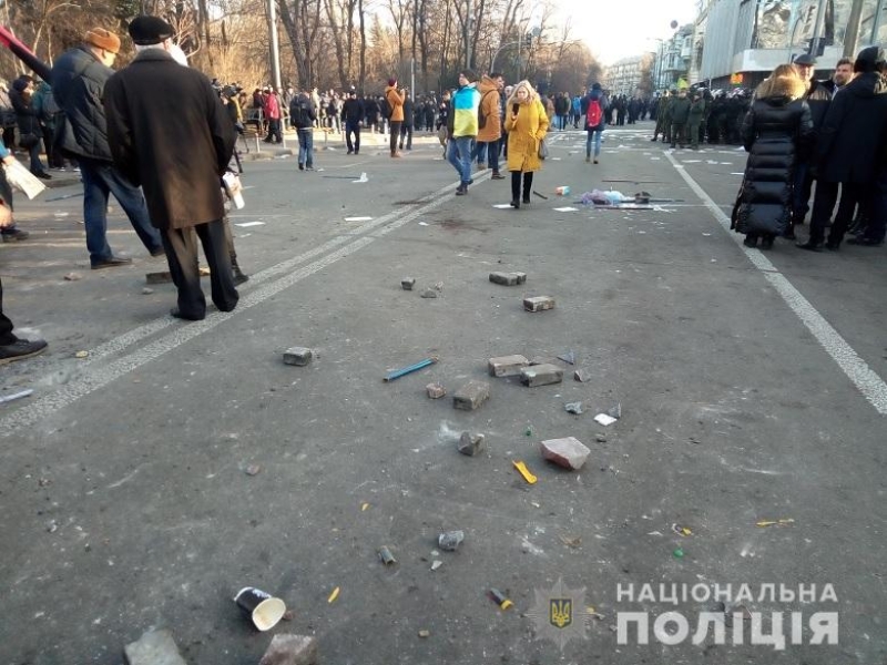 В Киеве 19 человек пострадали в стычках между протестующими и полицией