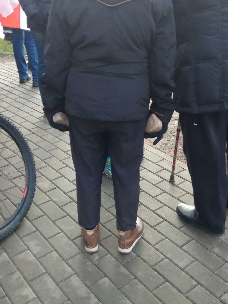 Что это было? Странный человек на акции протеста в Минске