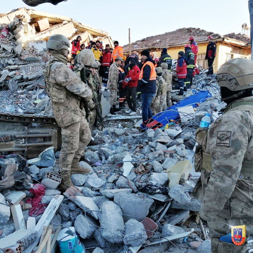 Число жертв землетрясения в Турции выросло до 35
