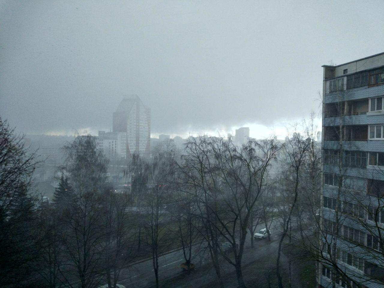 Шторм и вьюга превратили день в ночь в Минске