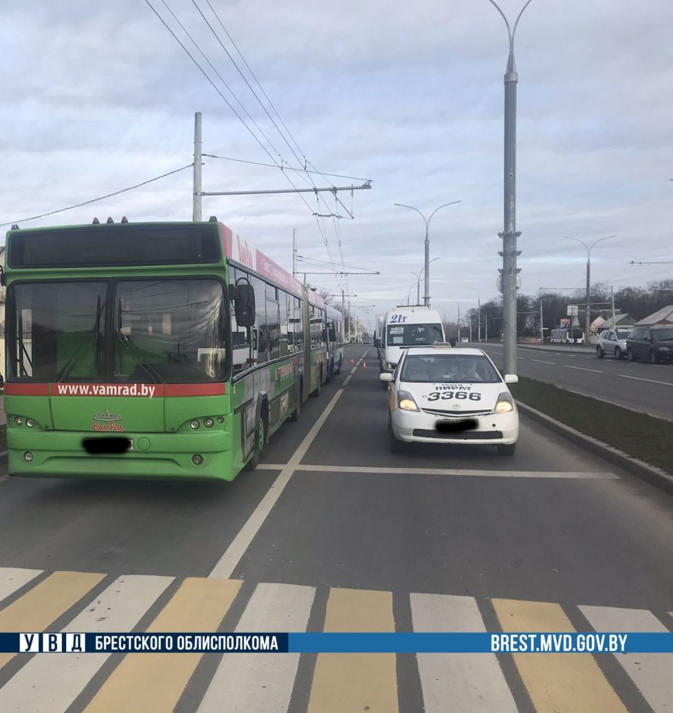 В Бресте столкнулись автобус и троллейбус