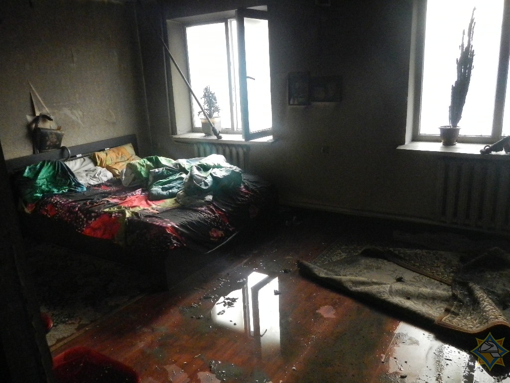 В Ельске жилой дом загорелся из-за короткого замыкания
