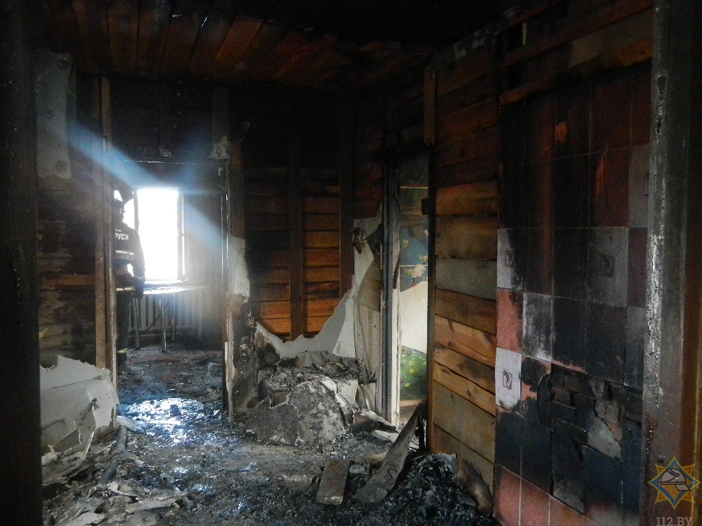 В Ельске жилой дом загорелся из-за короткого замыкания