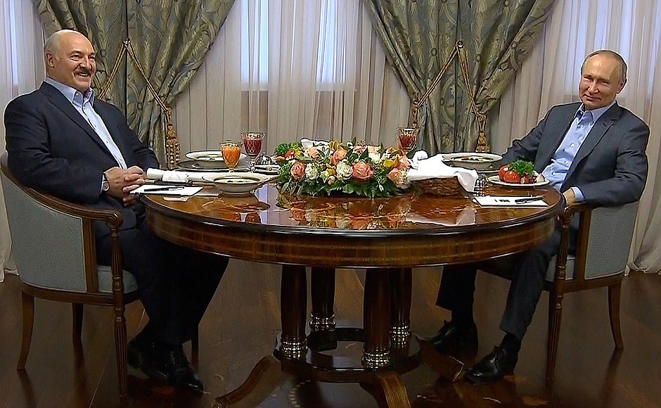 "Кашку с утра ели?" - Лукашенко и Путин начали переговоры один на один