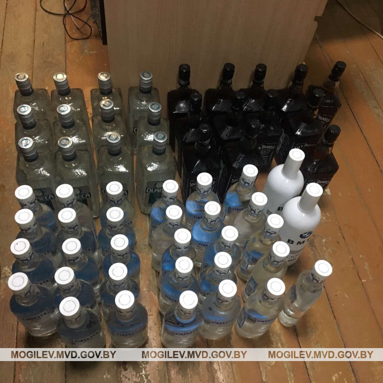 Контрафактные виски, водку и текилу куда-то вез житель Чаусского района