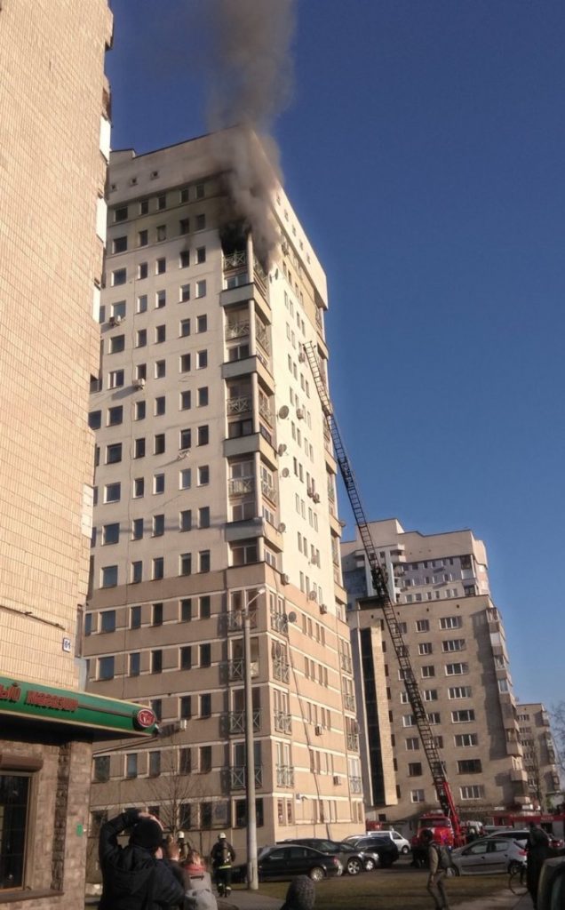 В Минске горела многоэтажка на Захарова