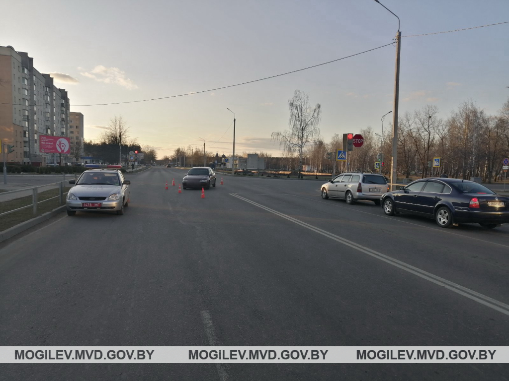 В Осиповичах водитель на переходе сбила женщину с ребенком