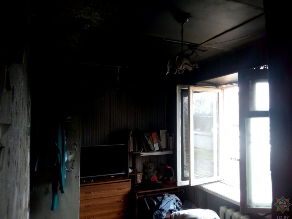 64 человека эвакуировали из-за пожара в общежитии в Слуцке