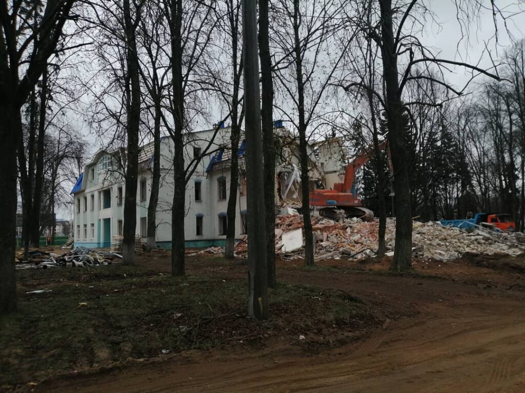 В Минске сносят здание первого аэровокзала